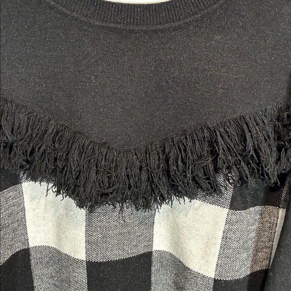 Black and Gray Checkered Sweater with Fringe - Picture 4 of 10
